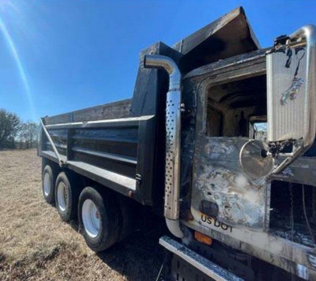 2008 Mack GU Dump Truck - Image 7