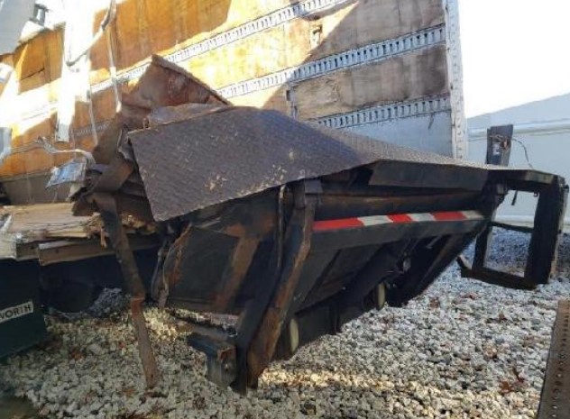 2013 Kenworth K270 - Image 6