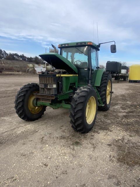 2001 John Deere 7210 Tractor