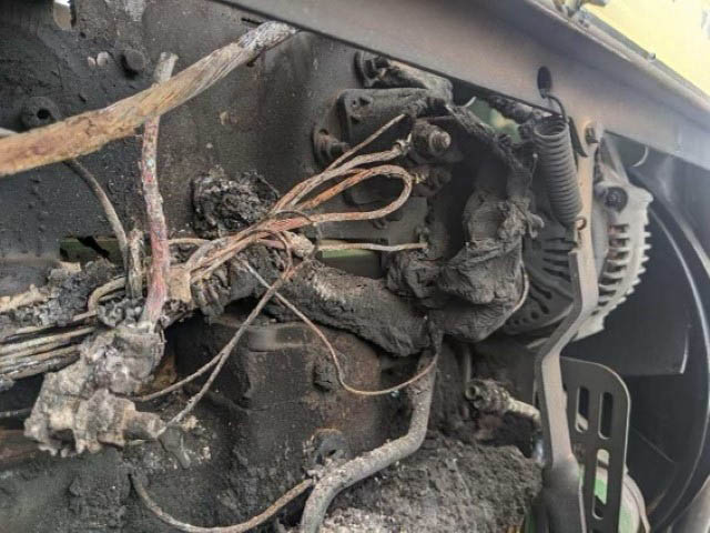 2001 John Deere 7210 Tractor - Image 9