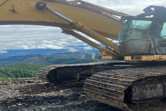 2002 Caterpillar 345B Excavator - Image 2