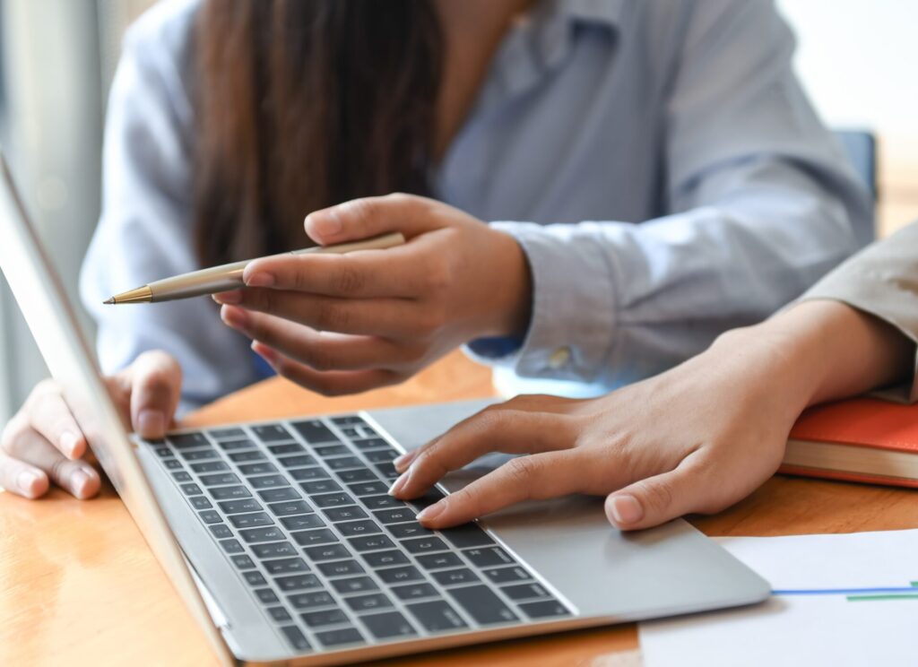 absentee-bid-often-through-an-online-platform