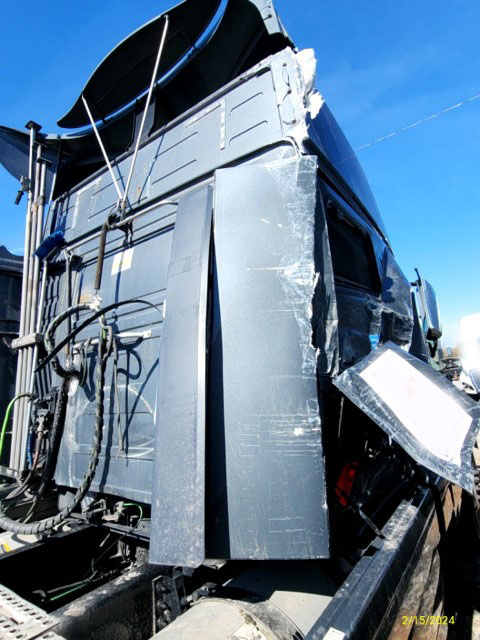 2018 Volvo VNL760 Sleeper Cab - Image 9