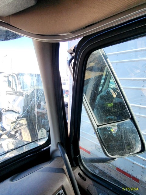 2018 Volvo VNL760 Sleeper Cab - Image 11