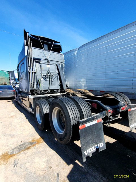 2018 Volvo VNL760 Sleeper Cab - Image 2