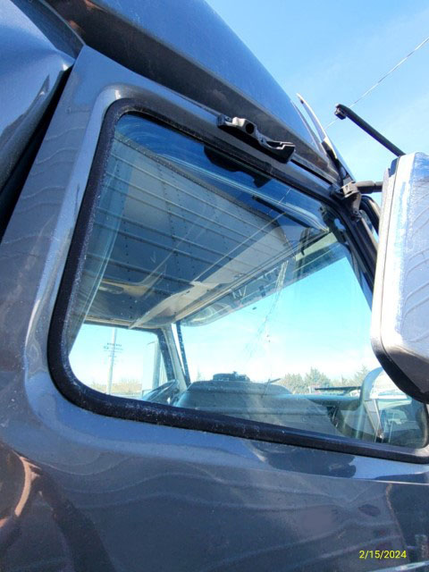 2018 Volvo VNL760 Sleeper Cab - Image 6