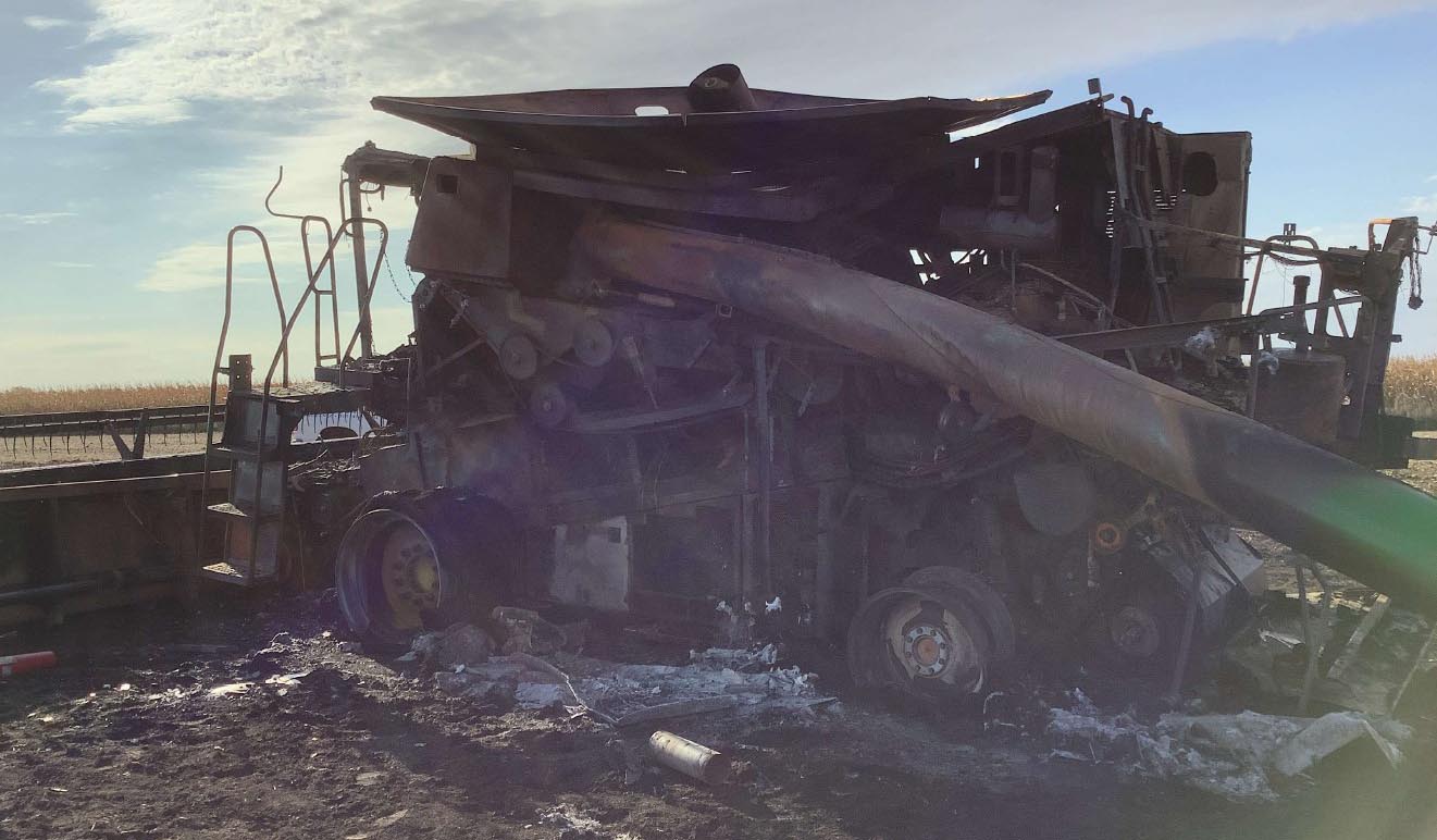 2011 John Deere 9570 STS Combine - Image 2