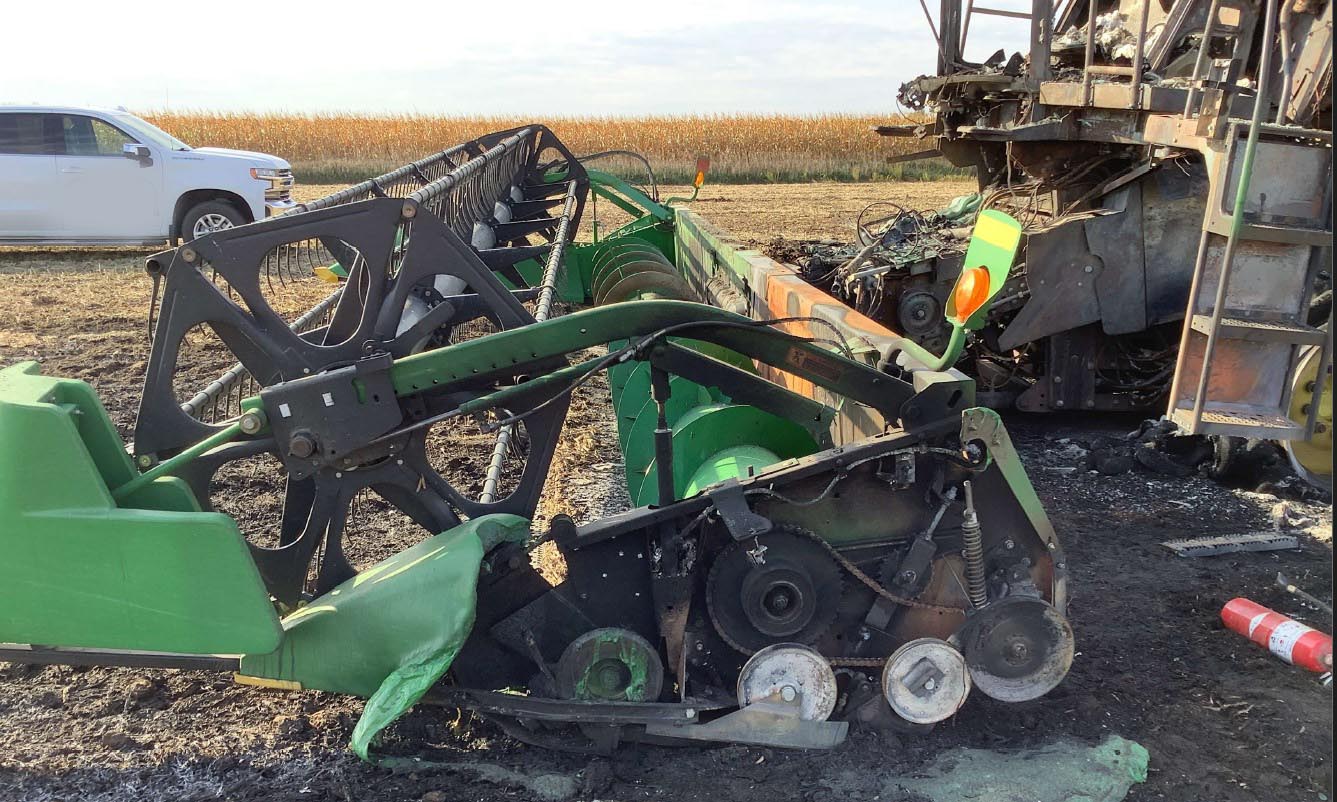 2011 John Deere 9570 STS Combine - Image 3