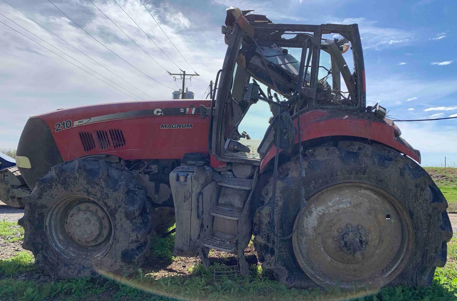2014 CASE IH Magnum 210 Tractor - Image 4