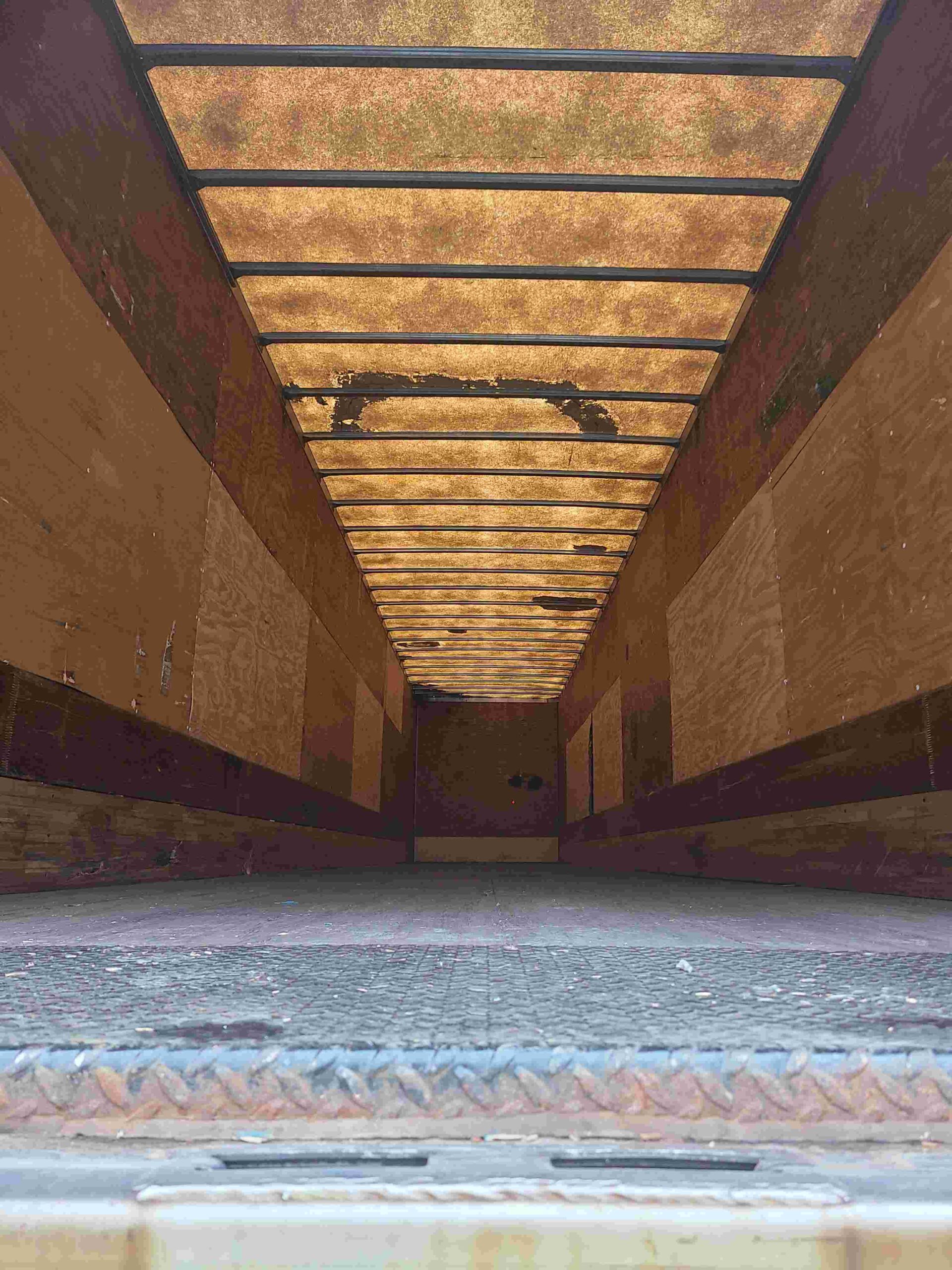 1999 Stoughton Trailer - Image 3