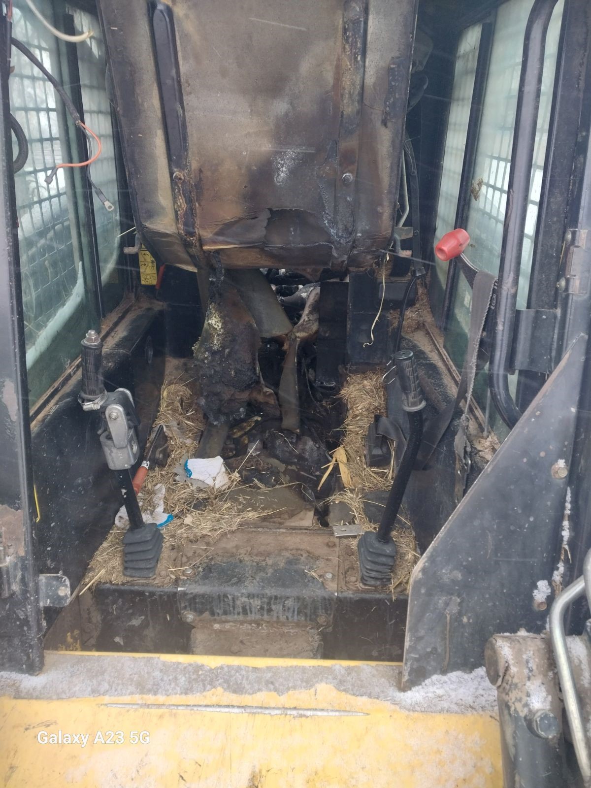 1997 New Holland LX665 Skid Steer - Image 4