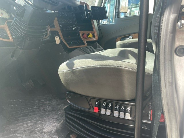 2016 International Sleeper - Image 4