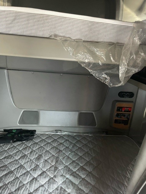 2016 International Sleeper - Image 6