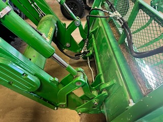 2021 John Deere 680R Loader - Image 3