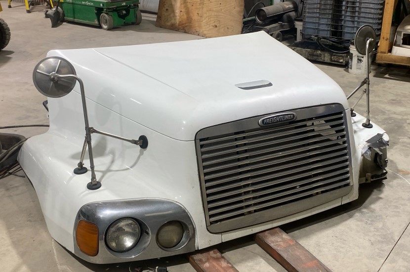 2001 Freightliner CST120 - Image 4