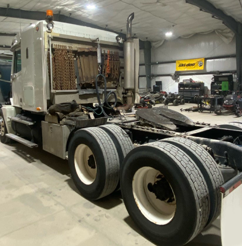 2001 Freightliner CST120 - Image 6