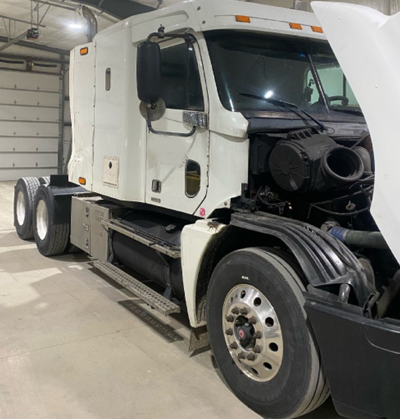 2001 Freightliner CST120 - Image 7