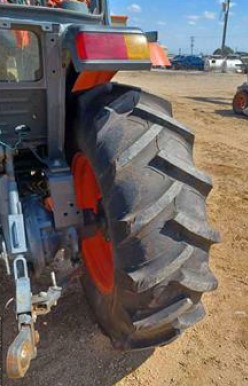 2018 Kubota L6060 Tractor - Image 10