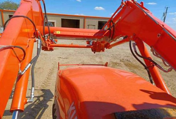 2018 Kubota L6060 Tractor - Image 11