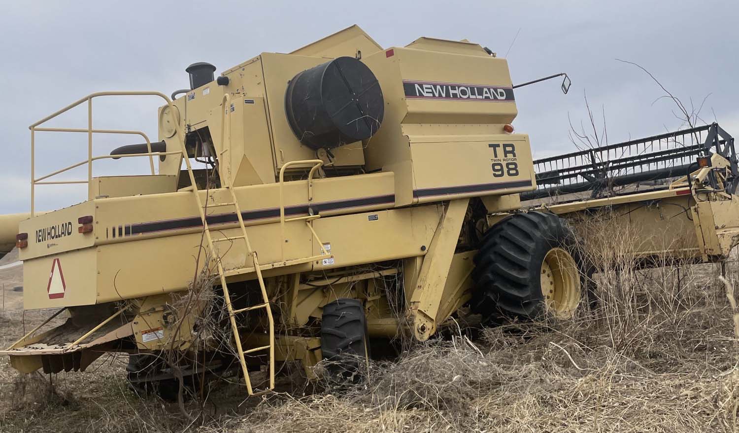 1997 New Holland TR98 Combine - Image 3