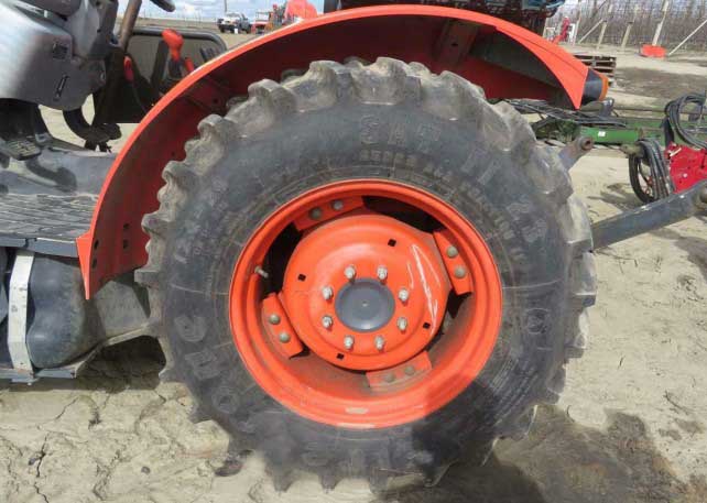 2016 Kubota M5-111 Tractor - Image 11