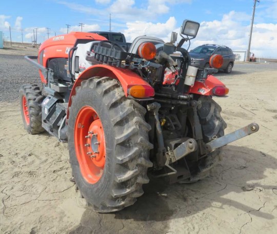 2016 Kubota M5-111 Tractor - Image 4