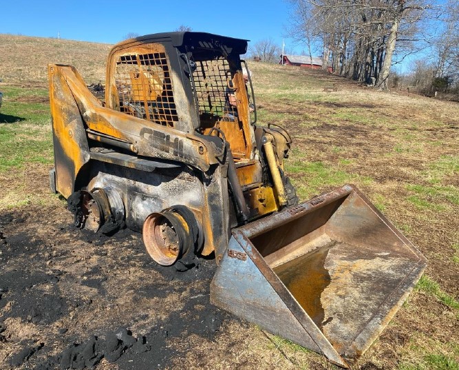 2004 Gehl 5640 Skid Steer - Image 2