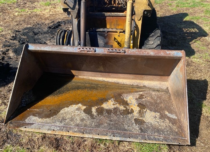 2004 Gehl 5640 Skid Steer - Image 6