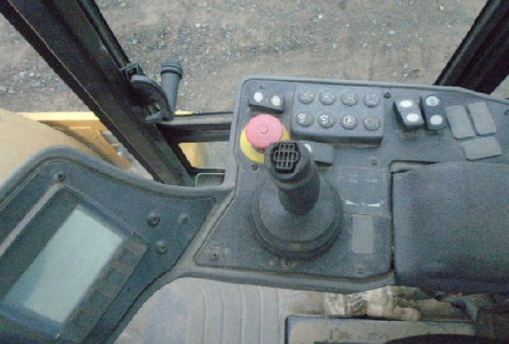 2015 Caterpillar CS54B Vibratory Soil Compactor - Image 12