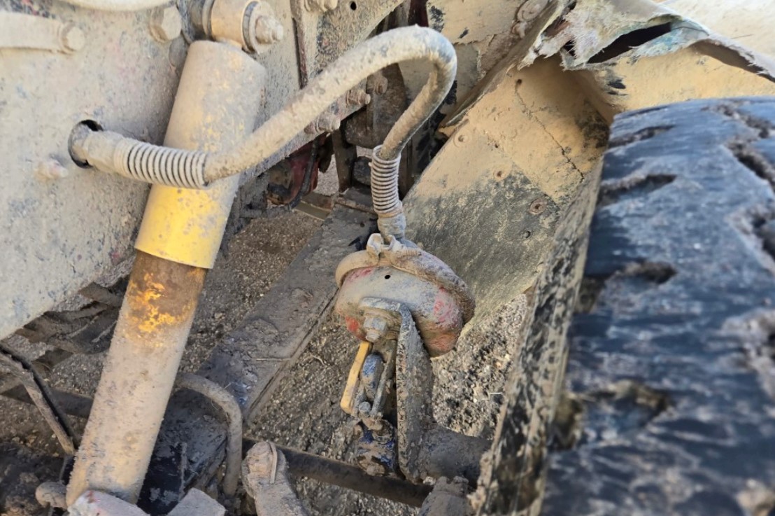 2002 Peterbilt 379 Water Truck - Image 15