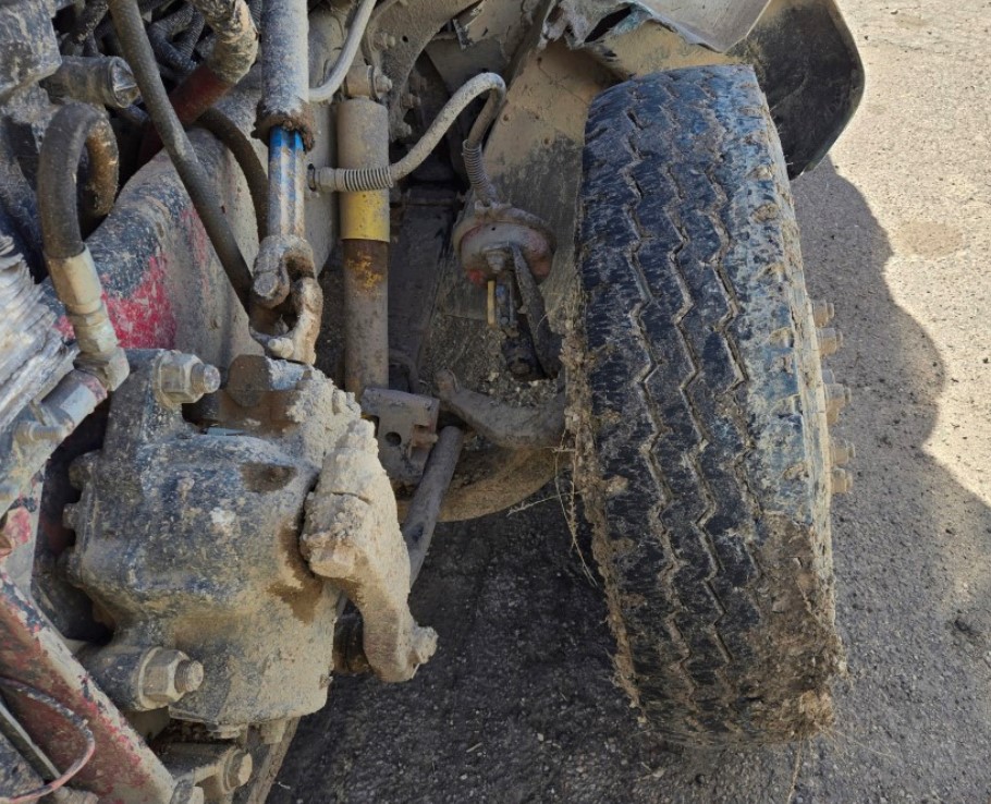 2002 Peterbilt 379 Water Truck - Image 18