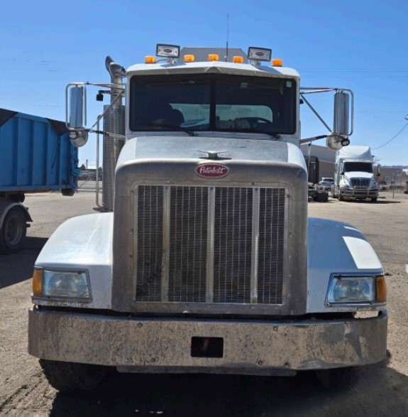 2002 Peterbilt 379 Water Truck - Image 3