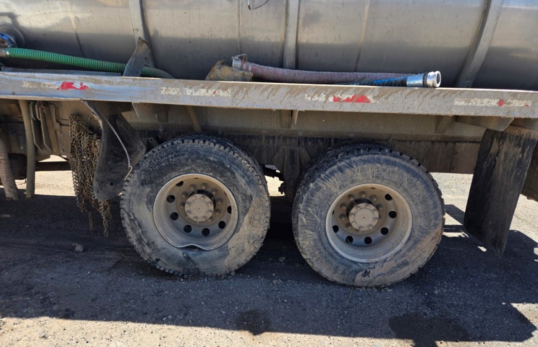 2002 Peterbilt 379 Water Truck - Image 24