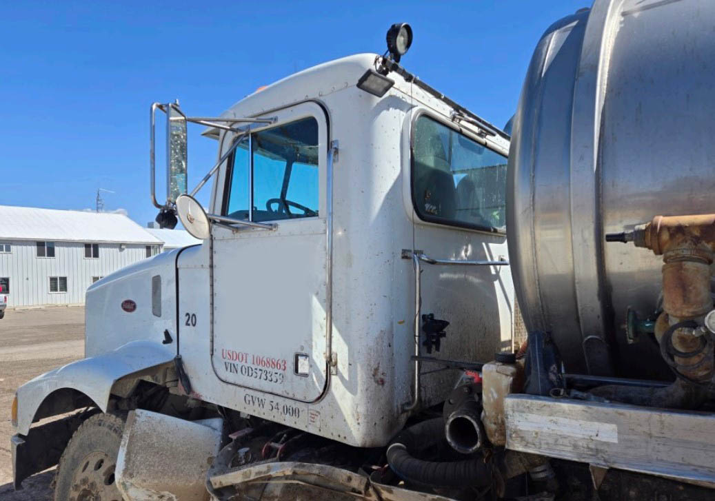 2002 Peterbilt 379 Water Truck - Image 6