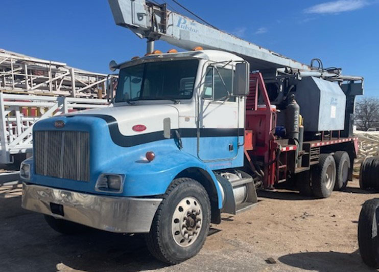 2004 Peterbilt 330 w/ 2000 Pulstar P3800 Pump Hoist