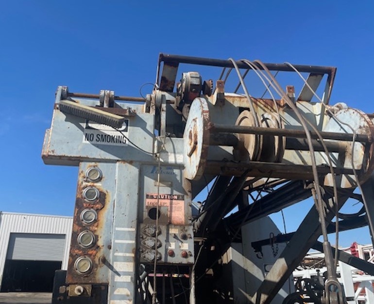 2004 Peterbilt 330 w/ 2000 Pulstar P3800 Pump Hoist - Image 15