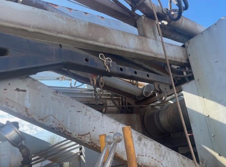 2004 Peterbilt 330 w/ 2000 Pulstar P3800 Pump Hoist - Image 20