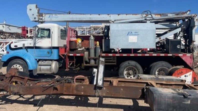 2004 Peterbilt 330 w/ 2000 Pulstar P3800 Pump Hoist - Image 22