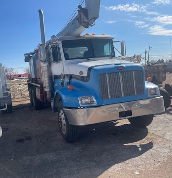 2004 Peterbilt 330 w/ 2000 Pulstar P3800 Pump Hoist - Image 4