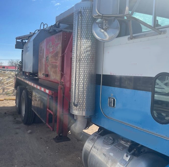 2004 Peterbilt 330 w/ 2000 Pulstar P3800 Pump Hoist - Image 5