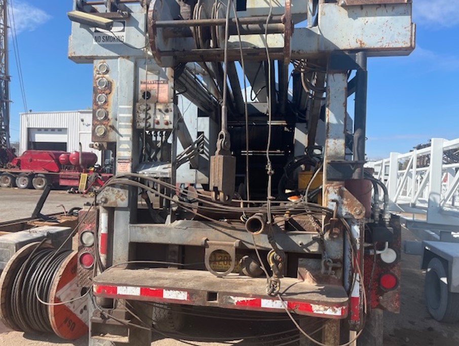 2004 Peterbilt 330 w/ 2000 Pulstar P3800 Pump Hoist - Image 9