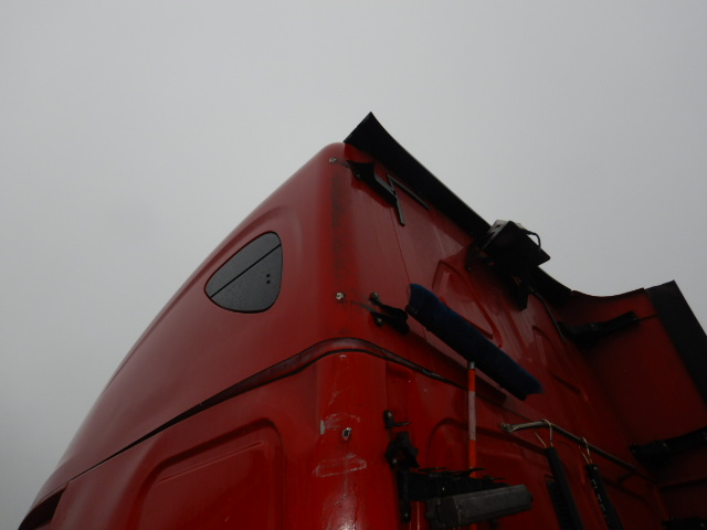 2016 Freightliner Cascadia - Image 12