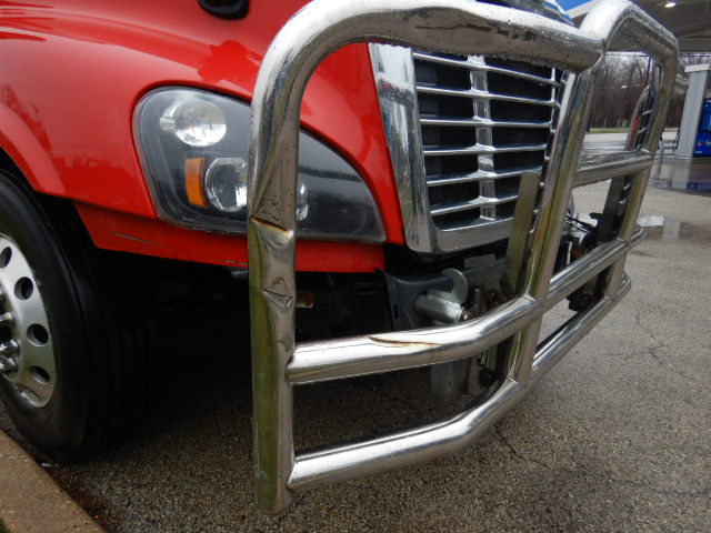 2016 Freightliner Cascadia - Image 13