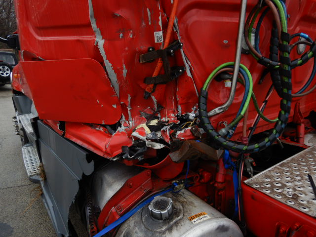 2016 Freightliner Cascadia - Image 8