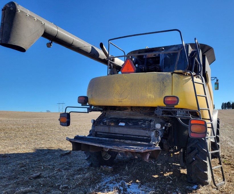 New Holland CR940 Combine - Image 2