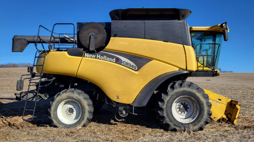 New Holland CR940 Combine - Image 7