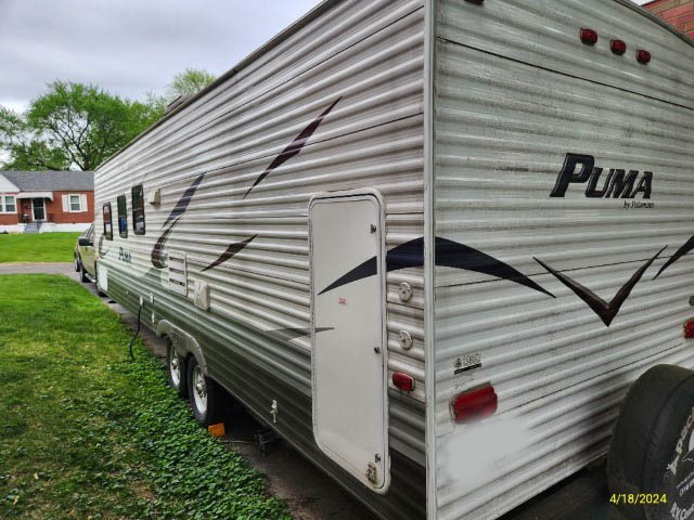 2011 Forest River Palomino Puma - Image 2