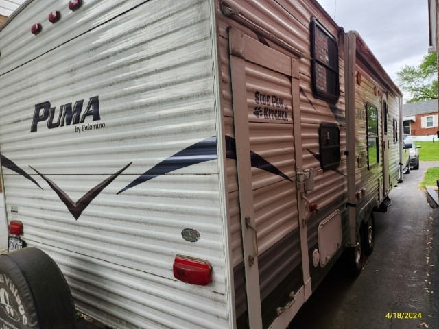 2011 Forest River Palomino Puma - Image 3