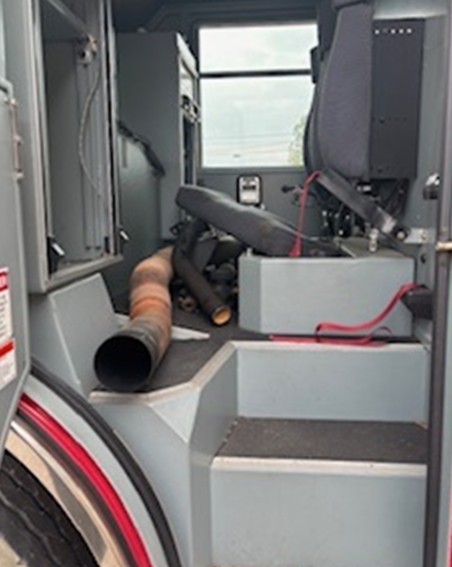 2006 Pierce Custom Contender Fire Truck - Image 23