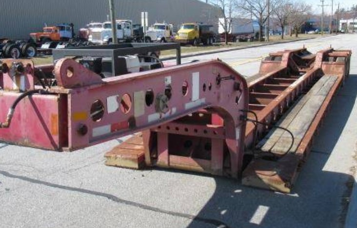 2000 Fontaine Tri-Axle Lowboy - Image 2